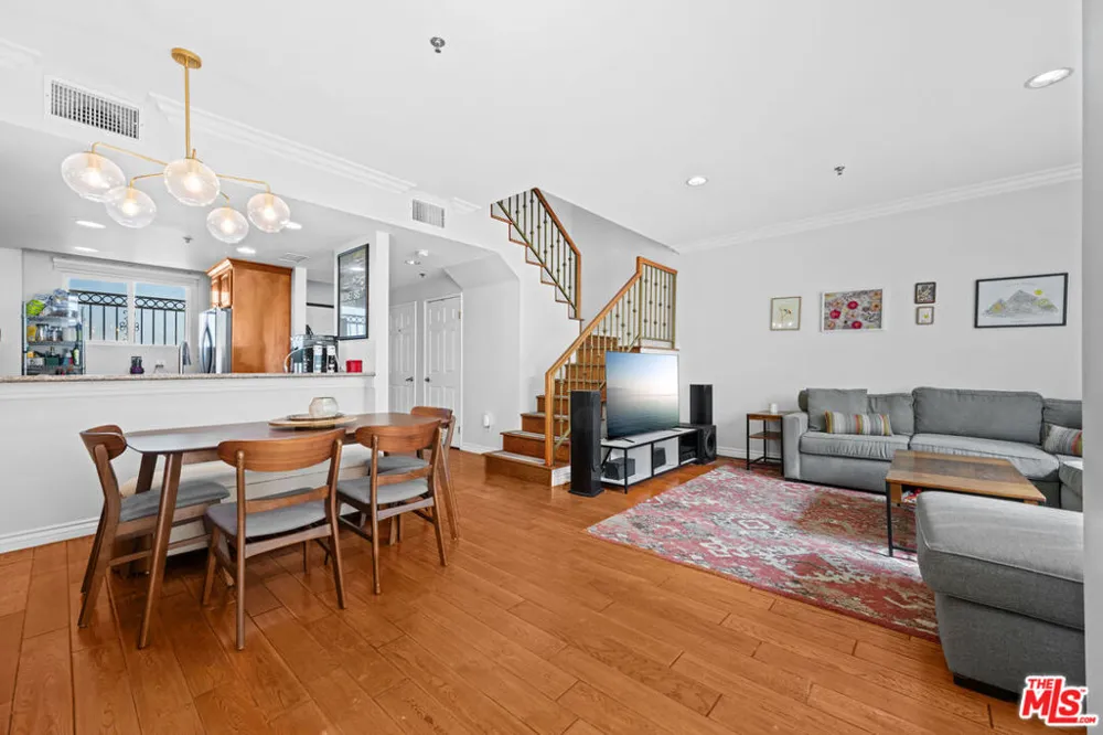 1030 S Norton Avenue #5 Los Angeles, CA 90019