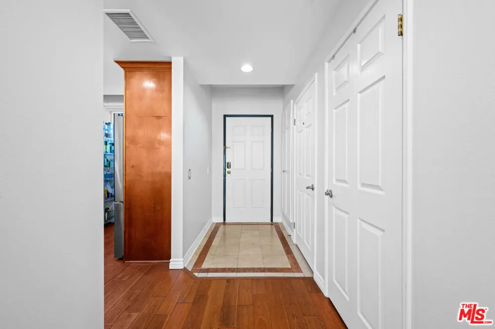 1030 S Norton Avenue #5 Los Angeles, CA 90019