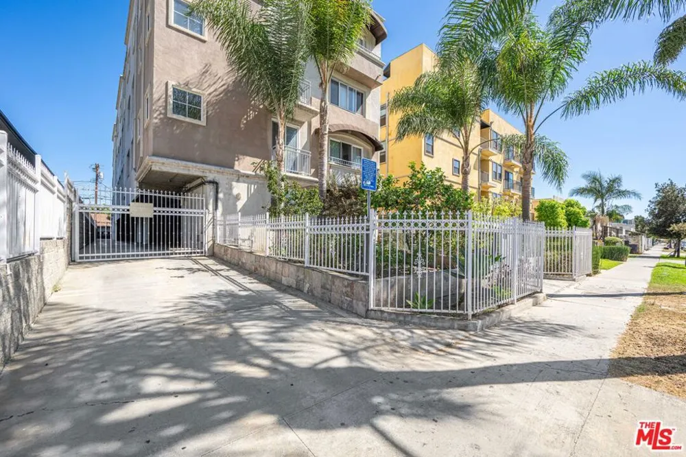1030 S Norton Avenue #5 Los Angeles, CA 90019