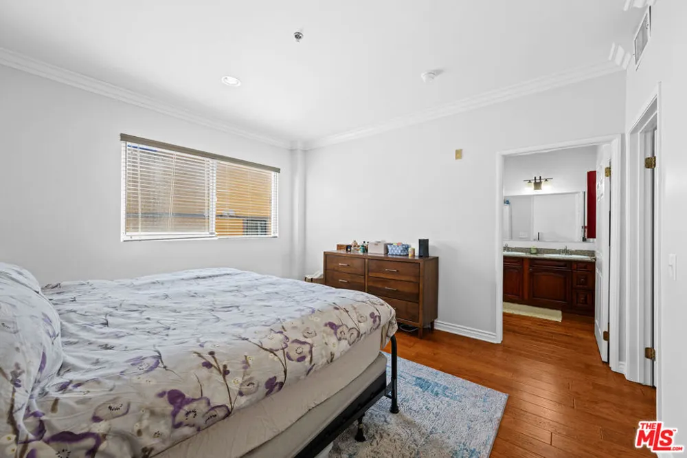 1030 S Norton Avenue #5 Los Angeles, CA 90019