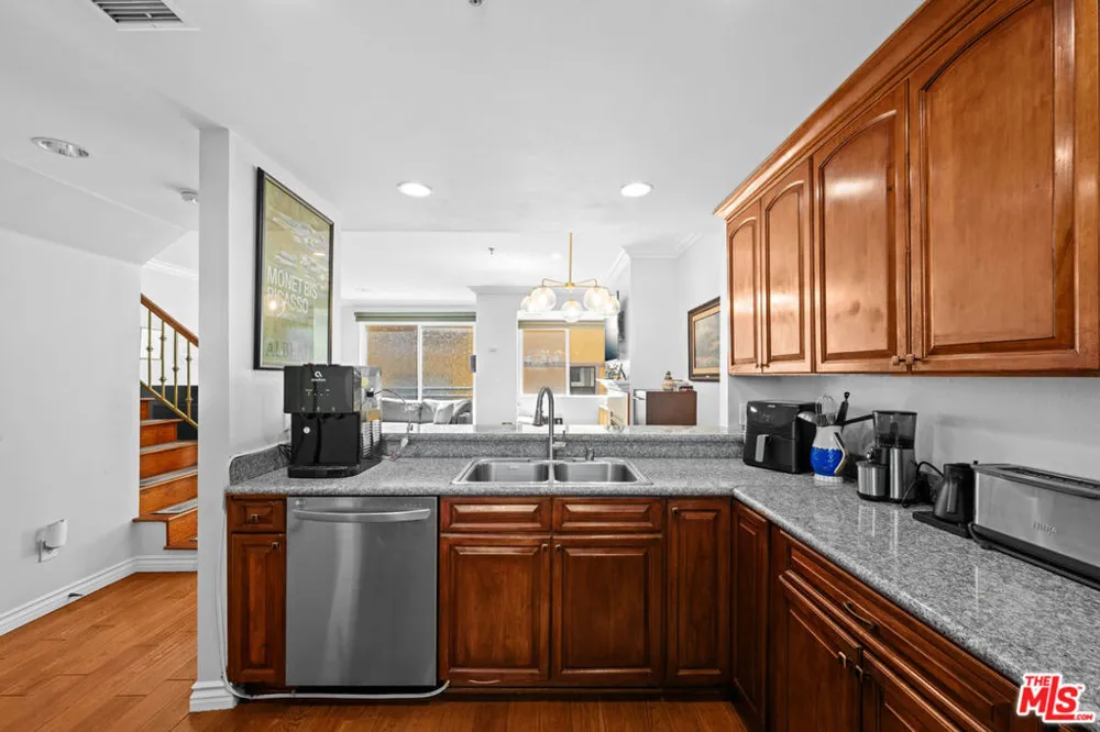 1030 S Norton Avenue #5 Los Angeles, CA 90019