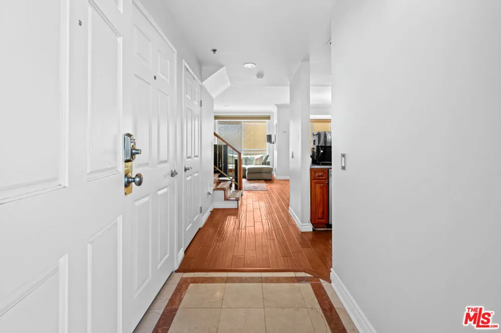 1030 S Norton Avenue #5 Los Angeles, CA 90019