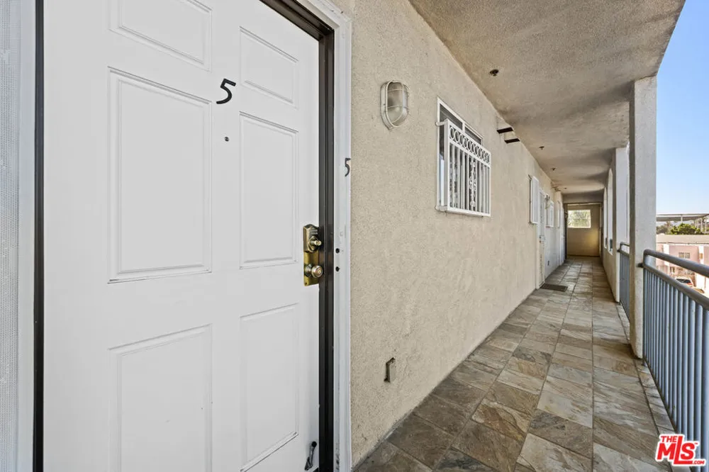 1030 S Norton Avenue #5 Los Angeles, CA 90019