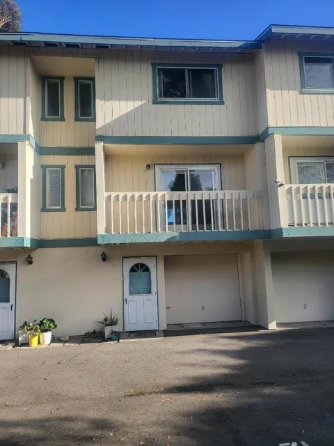 420 Dela Vina Avenue #11