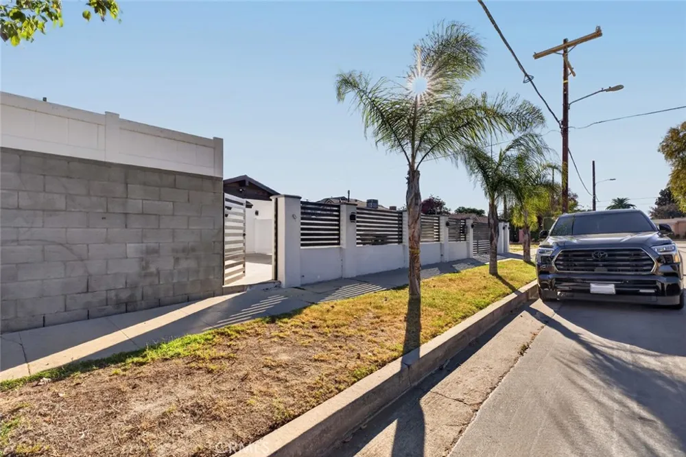 13214 Stagg Street North Hollywood, CA 91605