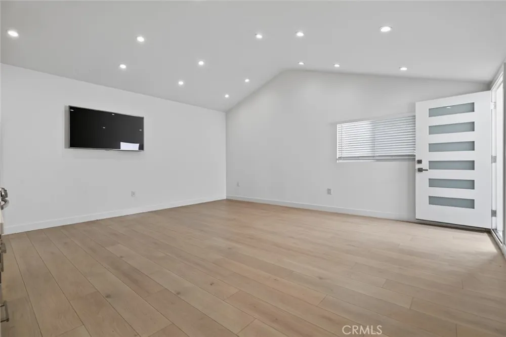 13214 Stagg Street North Hollywood, CA 91605