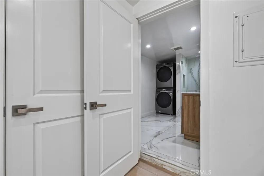 13214 Stagg Street North Hollywood, CA 91605