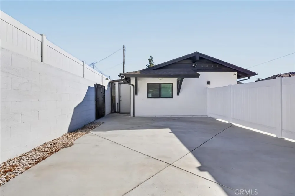 13214 Stagg Street North Hollywood, CA 91605