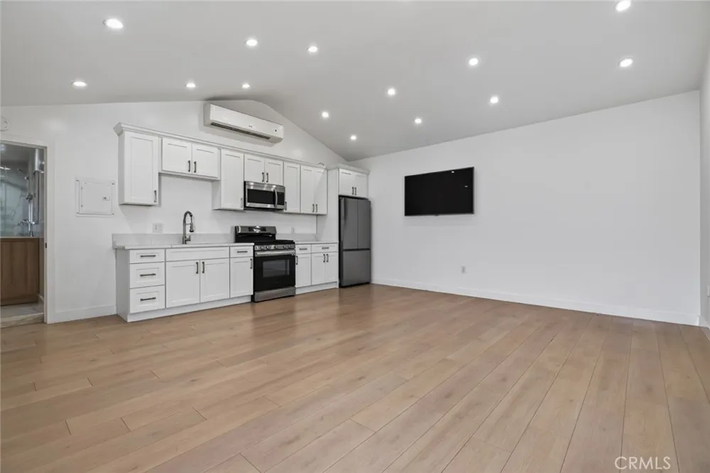 13214 Stagg Street North Hollywood, CA 91605
