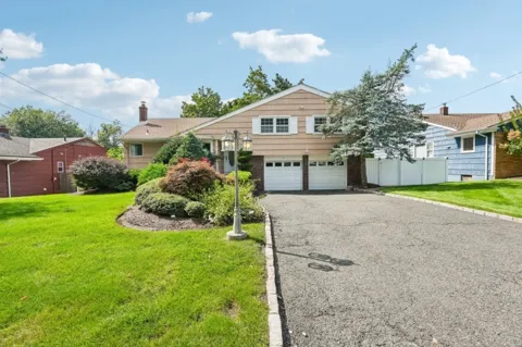 3 Wedgewood Dr