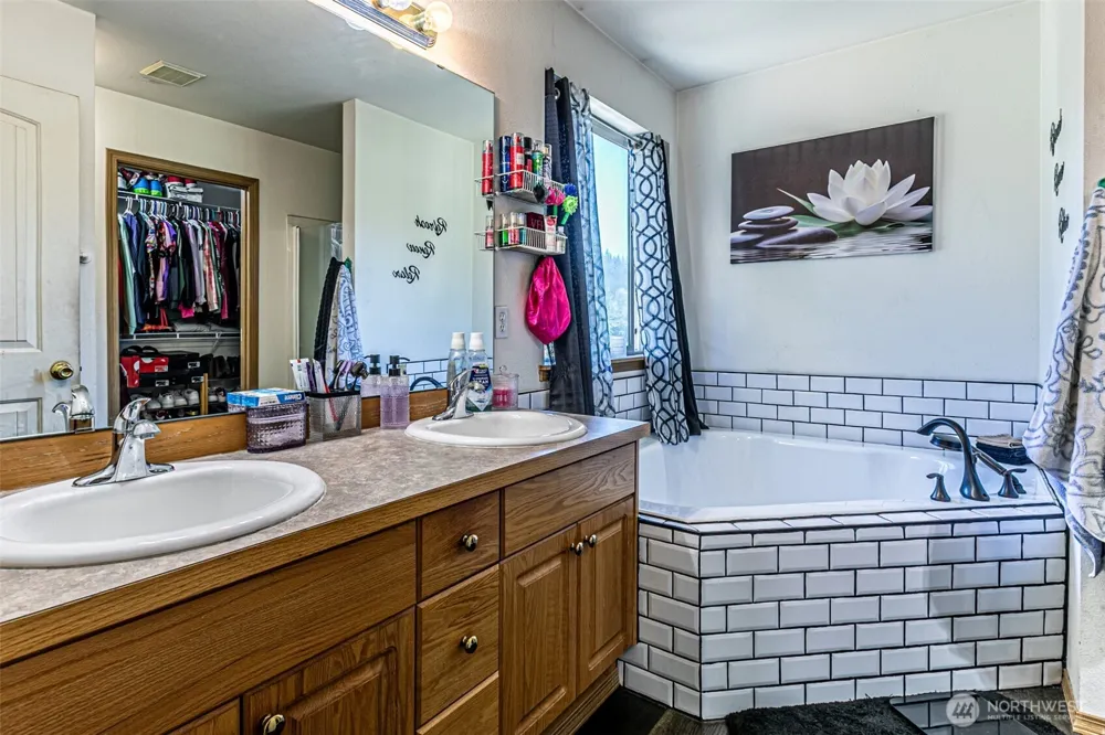10710 185th Avenue E Bonney Lake, WA 98391
