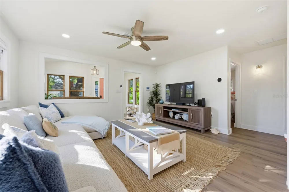 400 4TH AVENUE NW Largo, FL 33770
