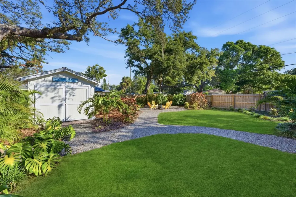 400 4TH AVENUE NW Largo, FL 33770