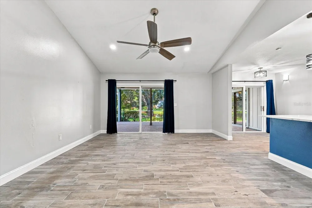 14626 VILLAGE GLEN CIRCLE Tampa, FL 33618