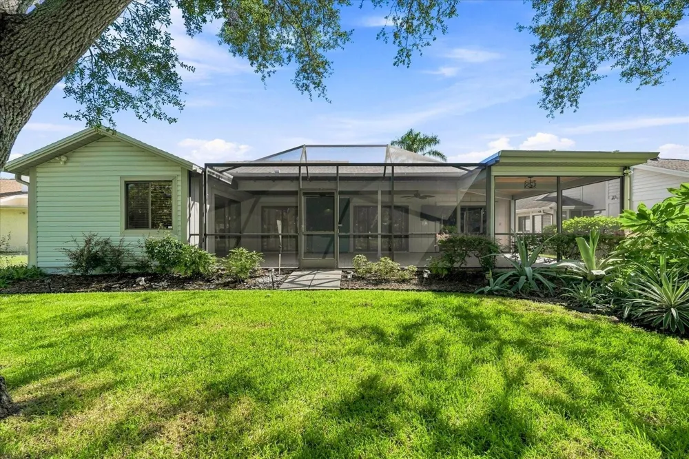 14626 VILLAGE GLEN CIRCLE Tampa, FL 33618