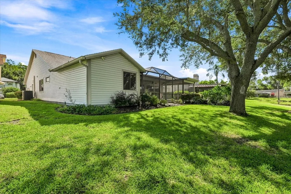 14626 VILLAGE GLEN CIRCLE Tampa, FL 33618