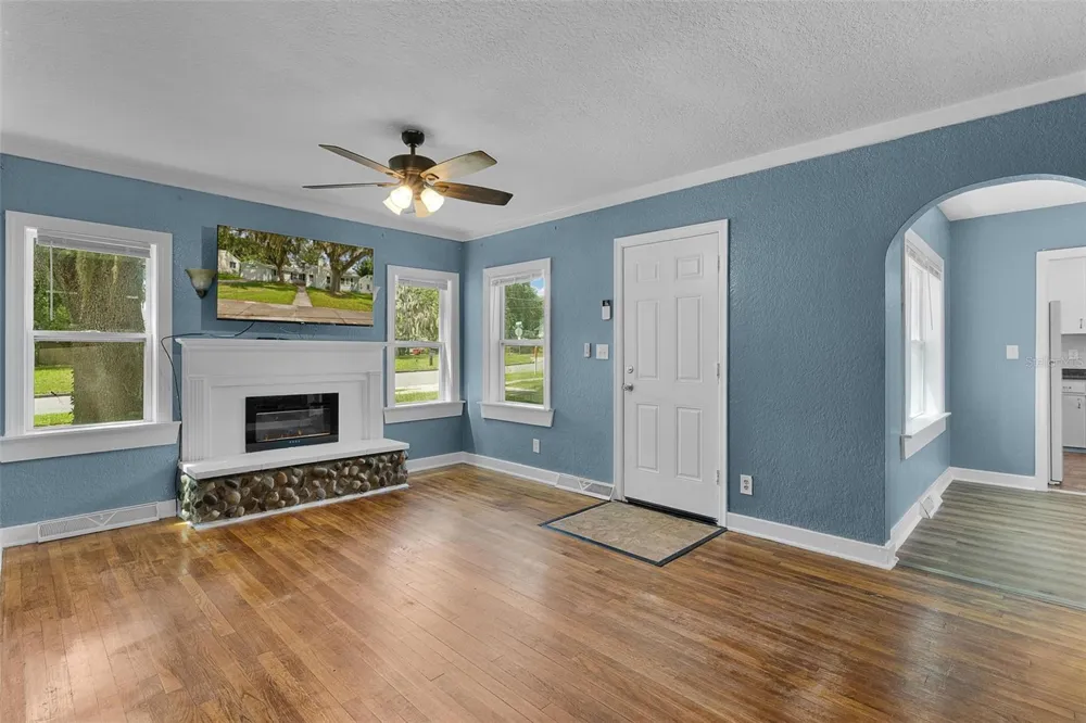 408 S 12TH STREET Leesburg, FL 34748
