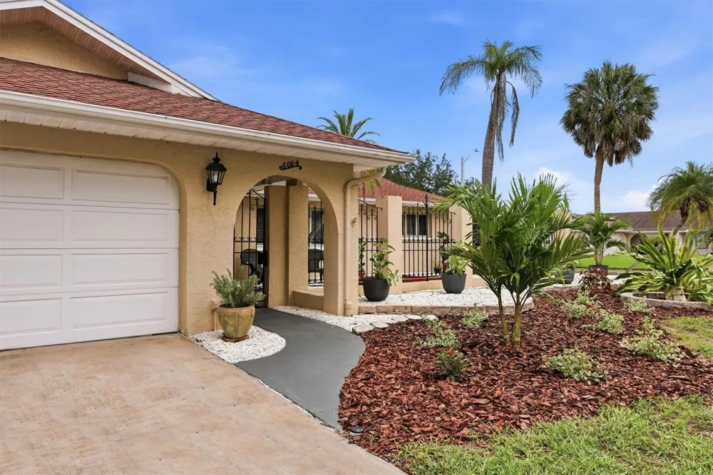 6004 9TH AVENUE W Bradenton, FL 34209