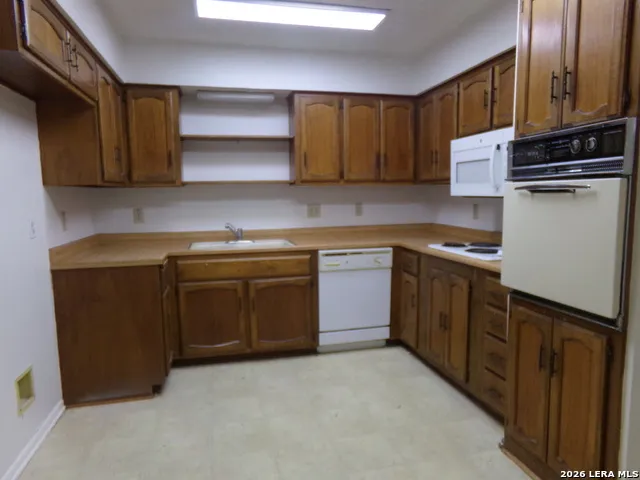 126 QUIVIRA DR Universal City, TX 78148