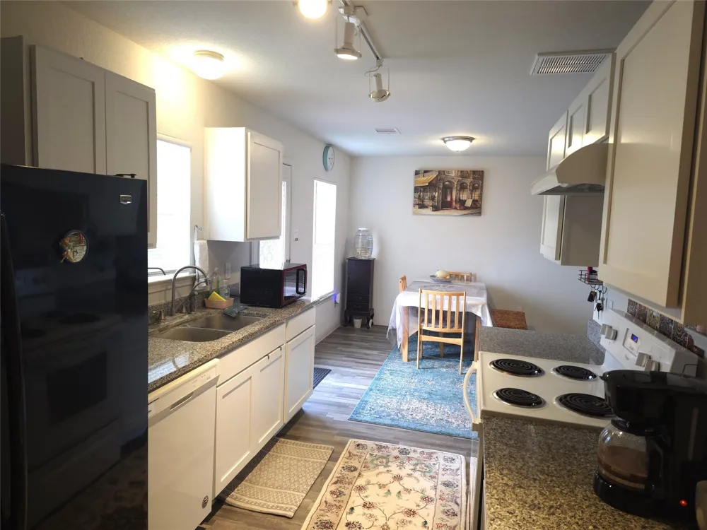 2009 6th Street Hempstead, TX 77445