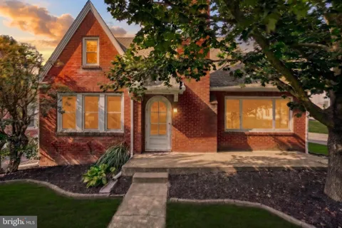 825 MAIN STREET