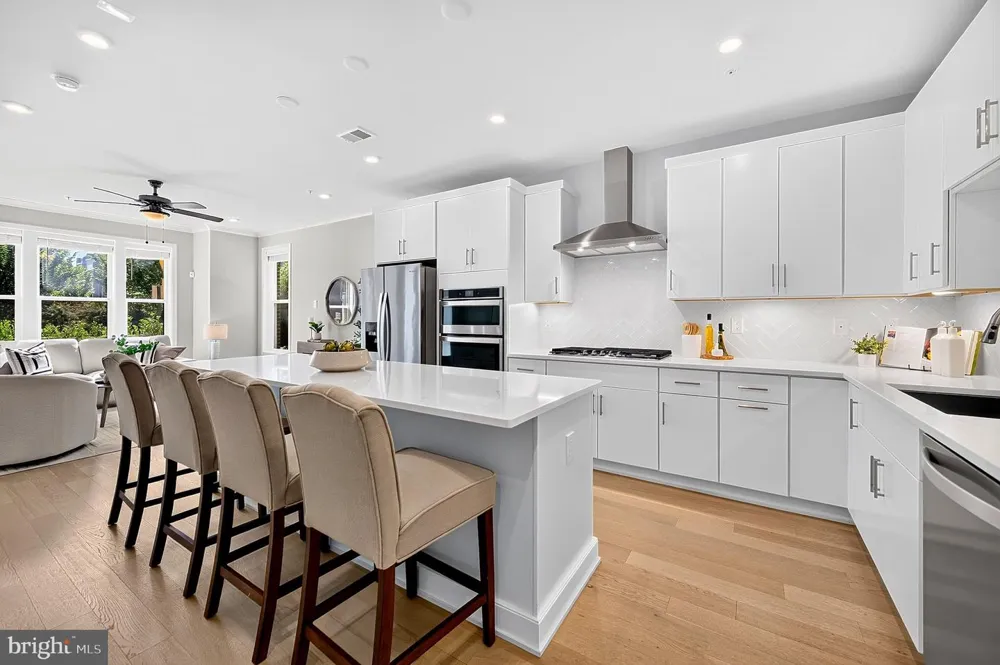 14429 BECKETT GLEN CIRCLE #1001 Chantilly, VA 20151