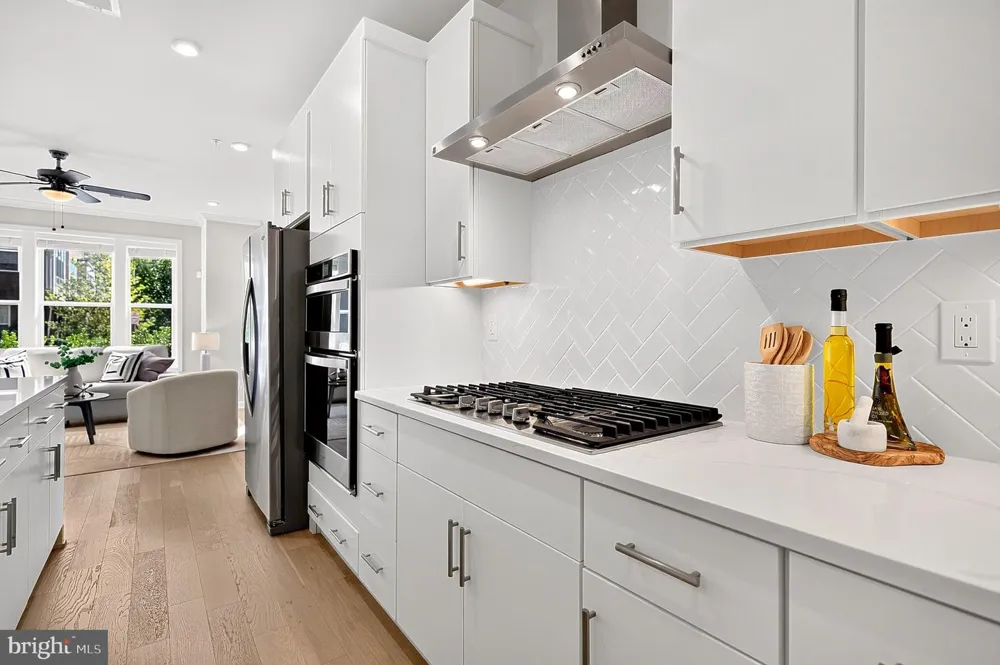 14429 BECKETT GLEN CIRCLE #1001 Chantilly, VA 20151