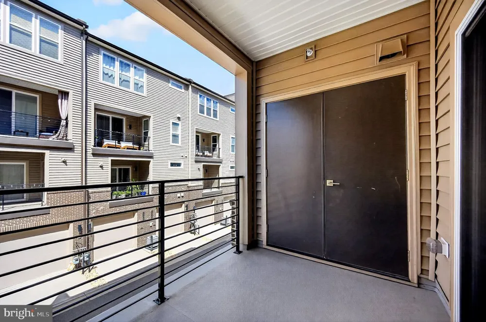 14429 BECKETT GLEN CIRCLE #1001 Chantilly, VA 20151