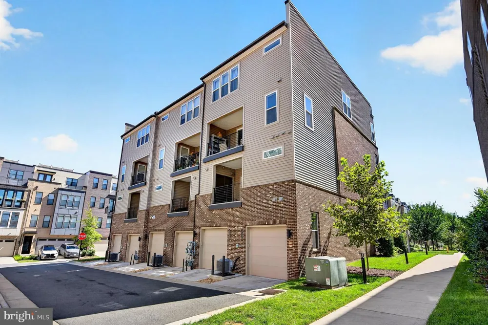 14429 BECKETT GLEN CIRCLE #1001 Chantilly, VA 20151