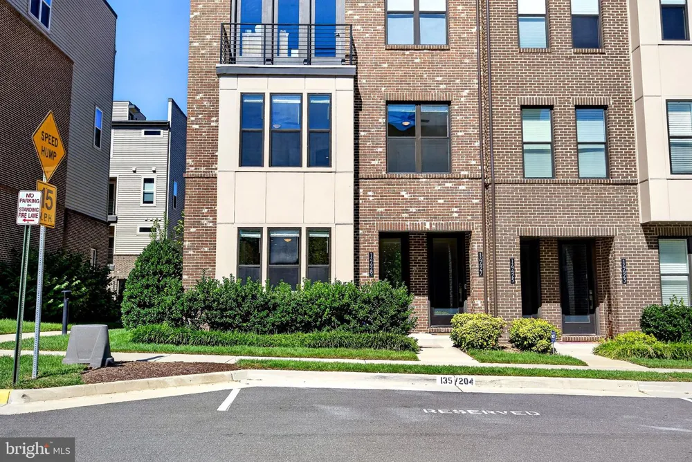14429 BECKETT GLEN CIRCLE #1001 Chantilly, VA 20151