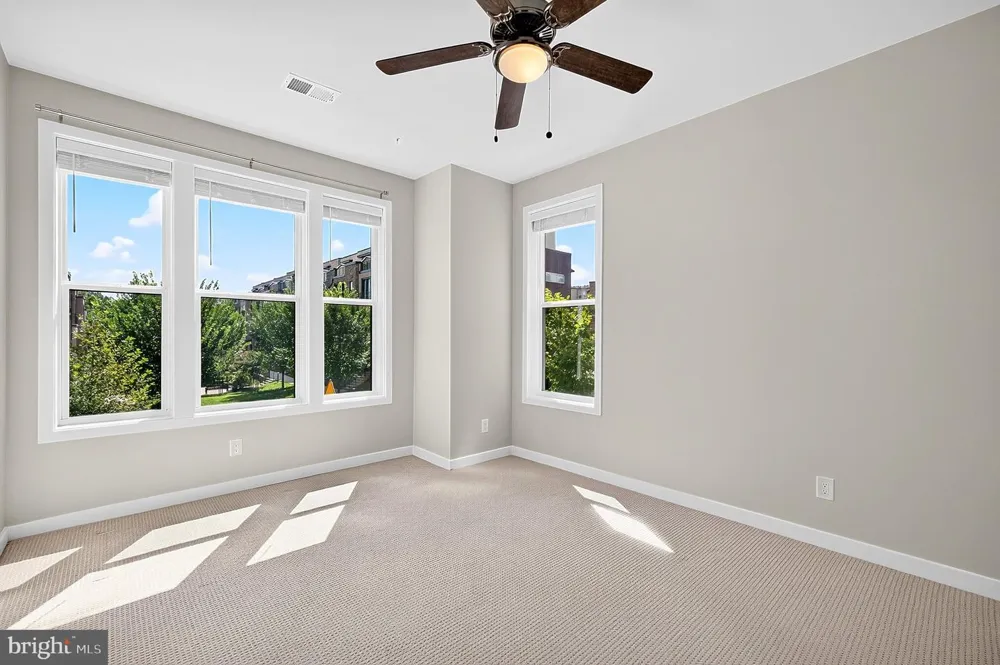 14429 BECKETT GLEN CIRCLE #1001 Chantilly, VA 20151