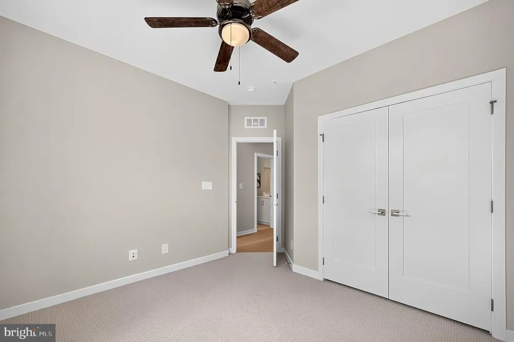 14429 BECKETT GLEN CIRCLE #1001 Chantilly, VA 20151
