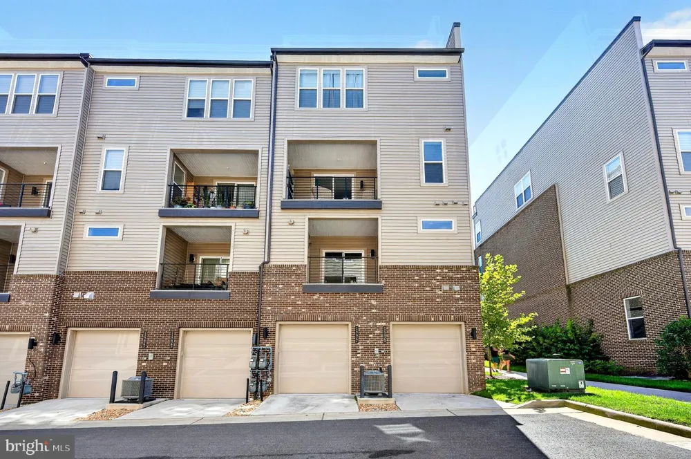 14429 BECKETT GLEN CIRCLE #1001 Chantilly, VA 20151