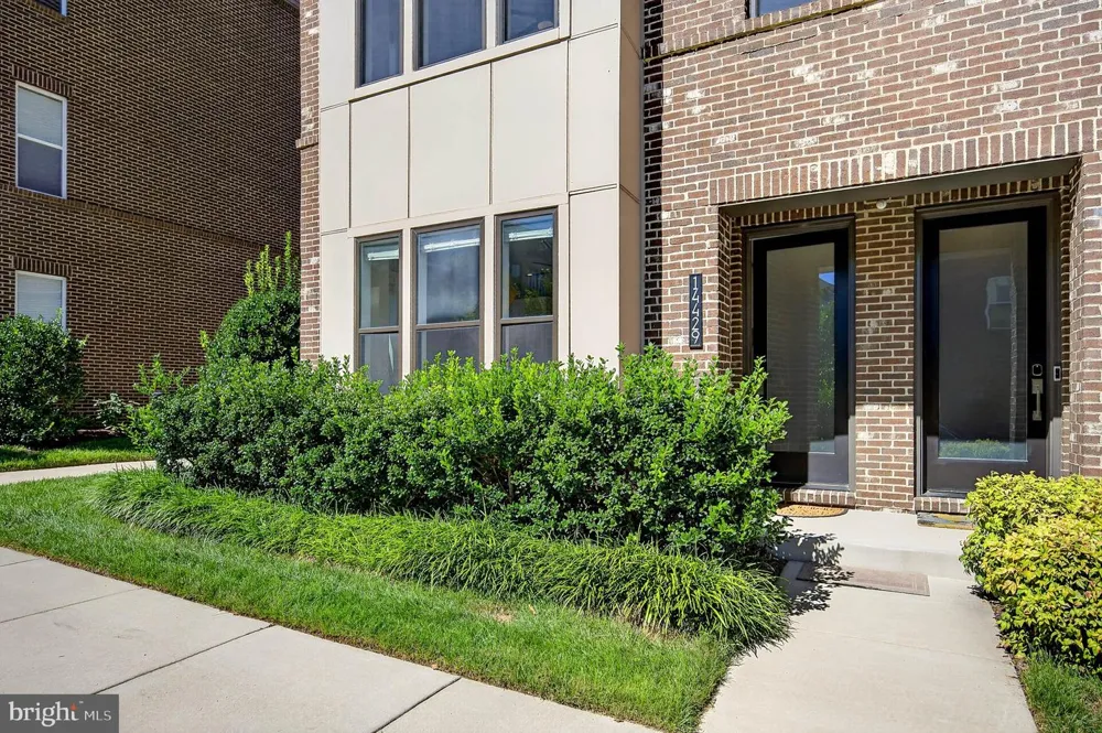 14429 BECKETT GLEN CIRCLE #1001 Chantilly, VA 20151
