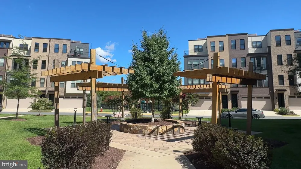 14429 BECKETT GLEN CIRCLE #1001 Chantilly, VA 20151
