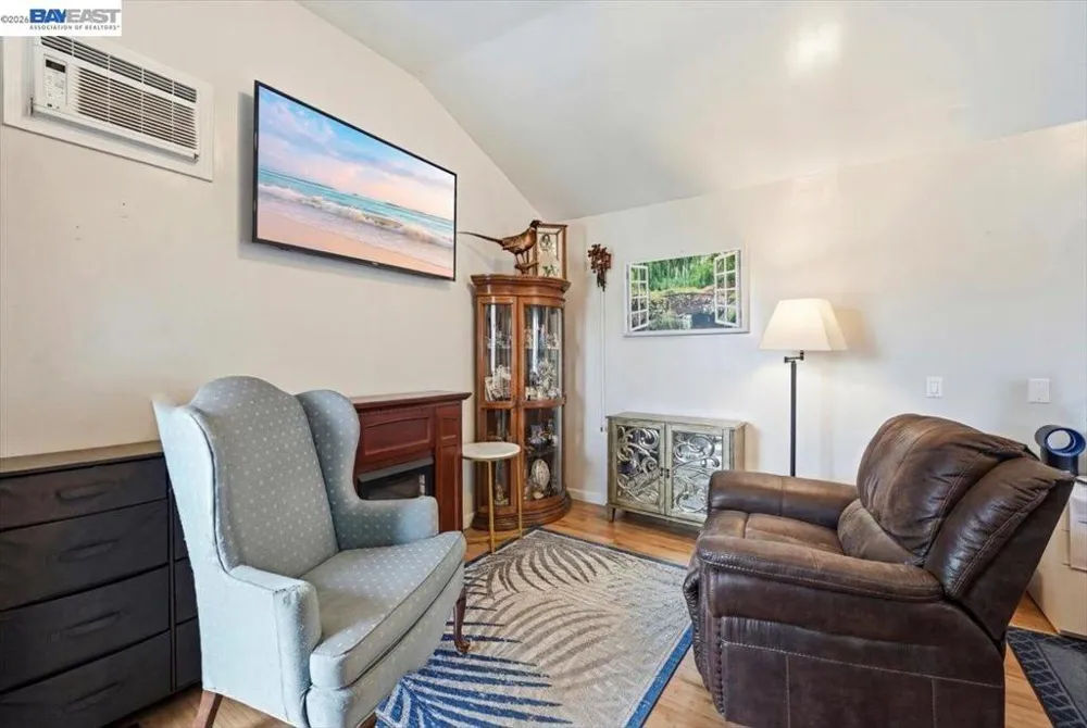 14474 Locust St San Leandro, CA 94579