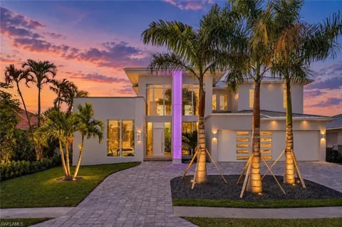 5020 Pelican Boulevard