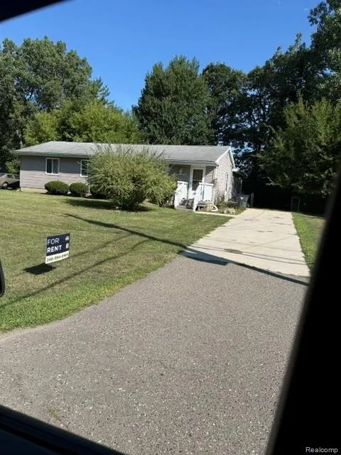 465 TROMBLEY DRIVE