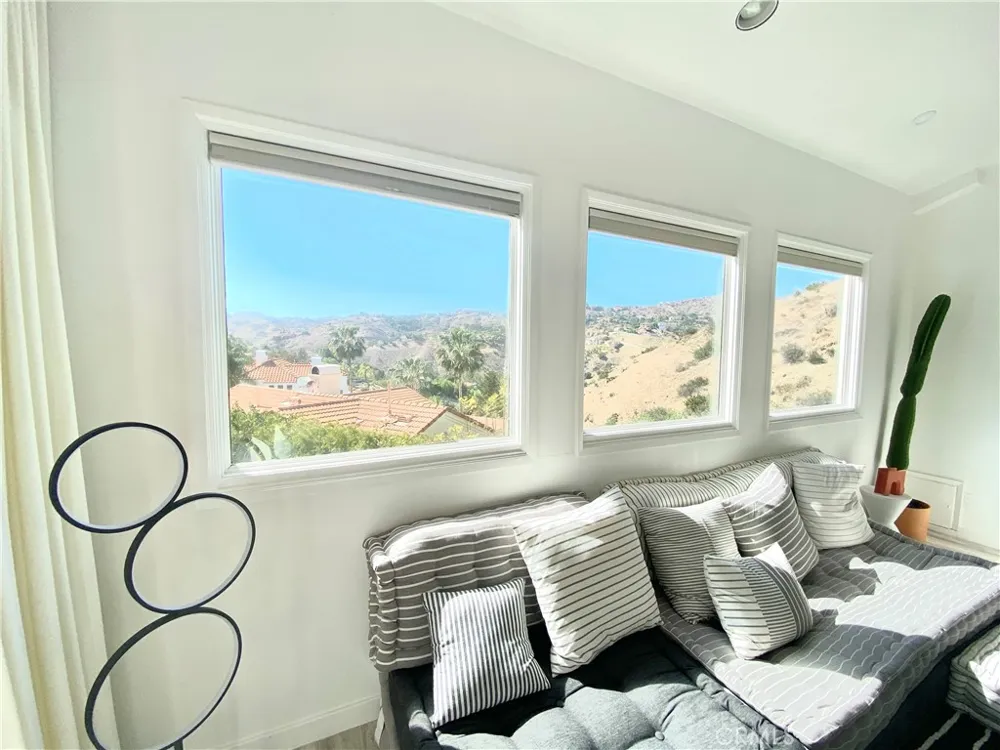 43 Flintlock Lane Bell Canyon, CA 91307