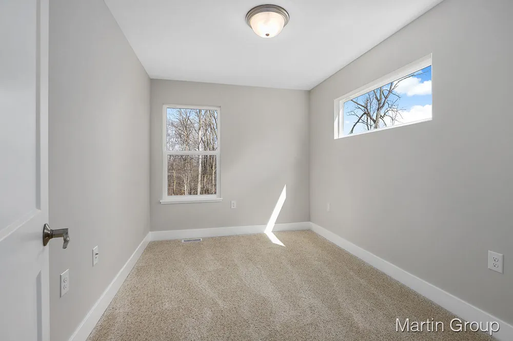 2240 Watertown Way NE Grand Rapids, MI 49505