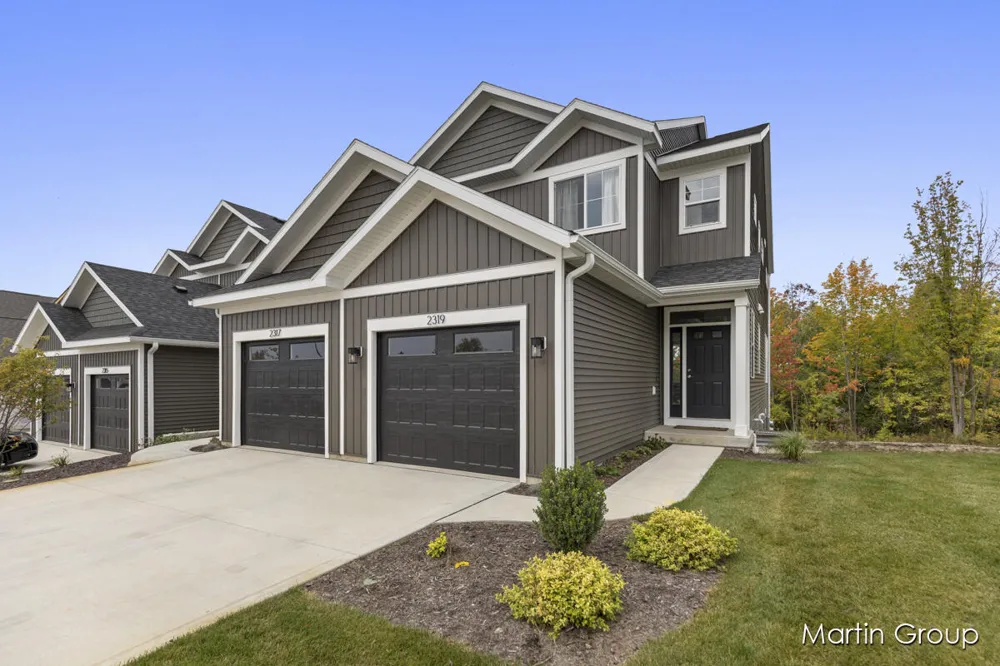 2240 Watertown Way NE Grand Rapids, MI 49505