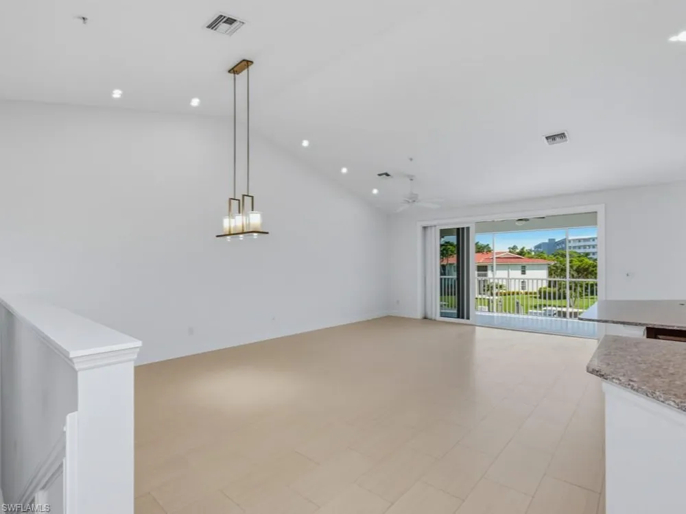 1105 Gayer Way #202 Marco Island, FL 34145