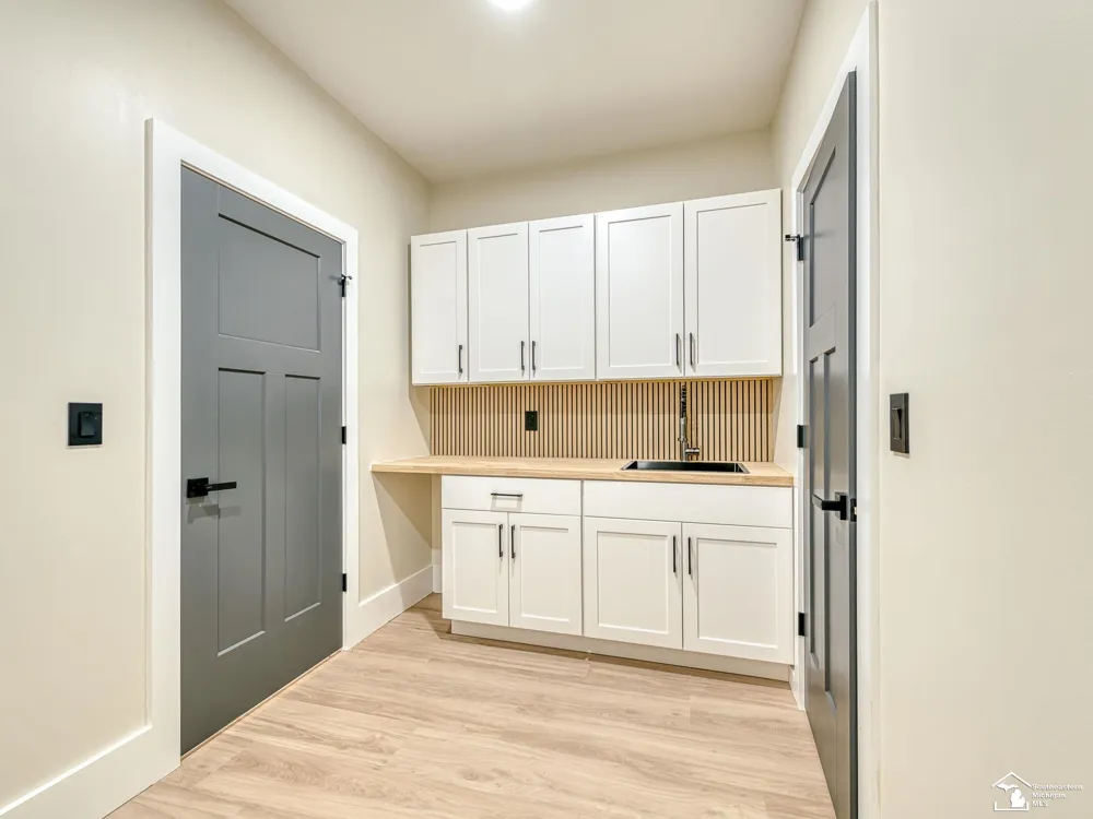 2706 S Custer Road Monroe Charter Township, MI 48161