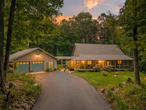 5610 Woodland Court