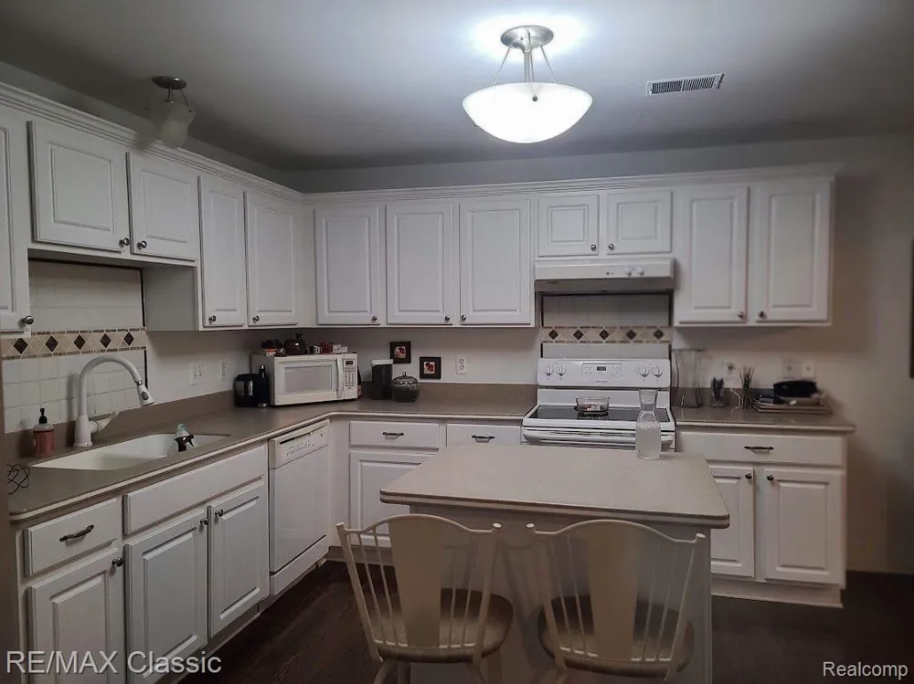39530 ROCKCREST LANE Northville Township, MI 48168