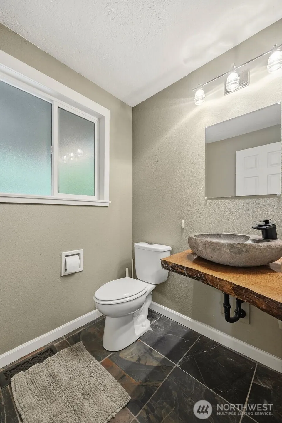 16732 NE 138th Court Woodinville, WA 98072
