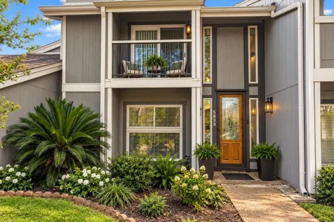 5833 Sunforest Drive