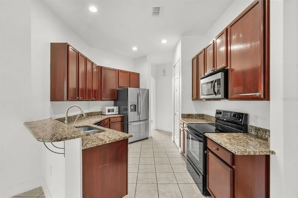 2806 SPINNING SILK COURT Kissimmee, FL 34747