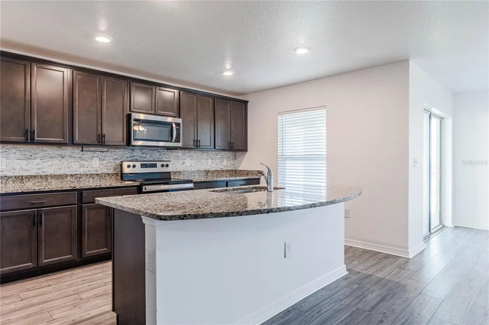 2021 AMBER SWEET CIRCLE Dundee, FL 33838
