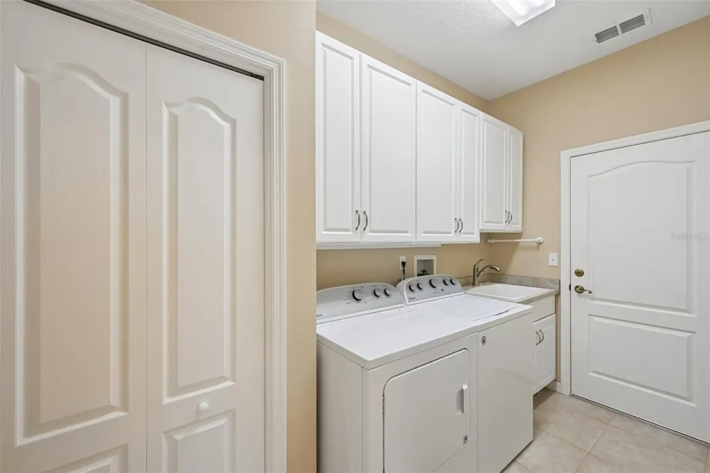 1933 INVERNESS GREENS DRIVE Sun City Center, FL 33573